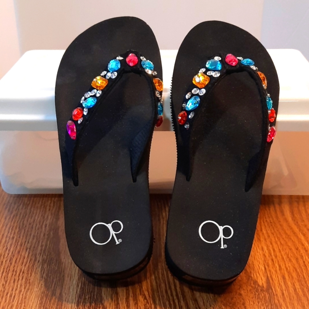Ocean Pacific black flip flops